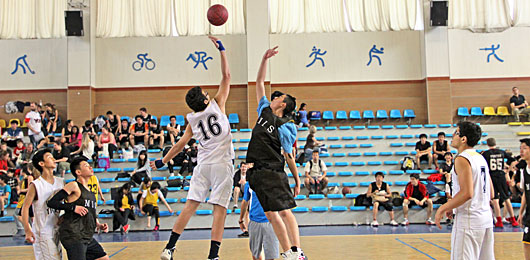  成都國際學(xué)校聯(lián)盟籃球邀請(qǐng)賽在我校舉行 