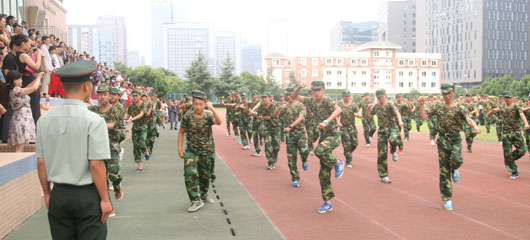 2013年中學部軍訓結業(yè)典禮
