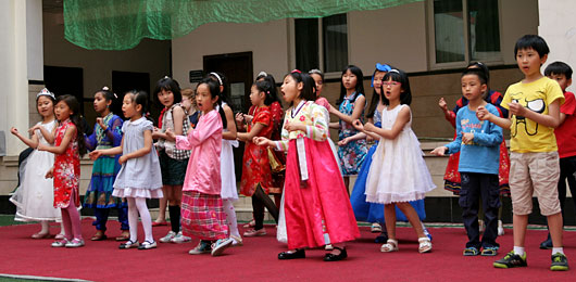  培養(yǎng)多元文化意識(shí)，促進(jìn)“國(guó)際情懷”教育--國(guó)際部歡慶“國(guó)際日”活動(dòng) 