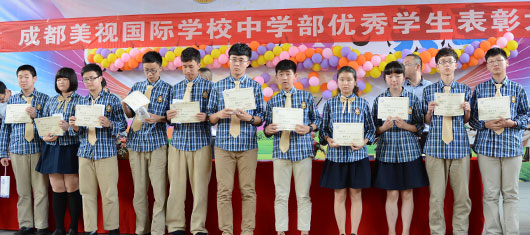  百舸爭流勇當(dāng)先——中學(xué)部2014-2015優(yōu)秀學(xué)生表彰大會(huì) 