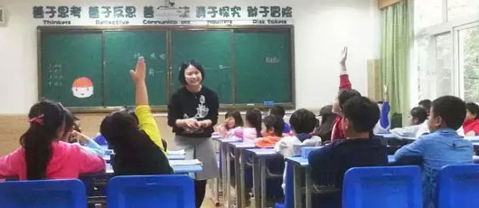  【教研動(dòng)態(tài)】有趣的貼嘴游戲--小學(xué)語(yǔ)文老師陳陶梅作文課剪影 