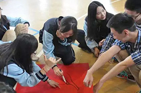  【活動(dòng)在線】高三心理體驗(yàn)式培訓(xùn) 