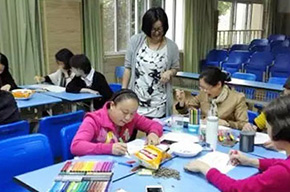  集眾人智慧，促教研質(zhì)量--小學(xué)部集體備課 