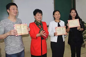  聽說，你爸媽來當副班主任了？ 