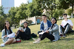  IB中文課|每年開學伊始，DP學生都會收到這樣一份書單...... 