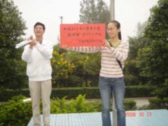 我校為2006屆考取清華大學(xué)的林峴志同學(xué)頒發(fā)獎學(xué)金（18/10/06）