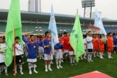 我校初、高中多足跑運動隊參加“銀杏杯”成都市中小學(xué)健康快樂足跑決賽