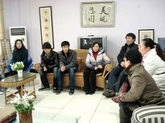  赴加前夕，深情話別 