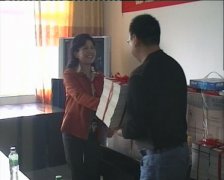 我校中學(xué)生和都江堰災(zāi)區(qū)崇義中學(xué)手拉手結(jié)對(duì)子