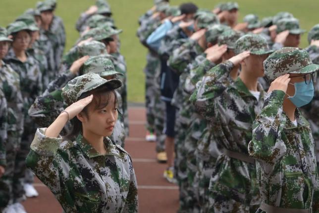 致軍訓(xùn)，敬青春 | 中國(guó)部·中學(xué)2020級(jí)新生軍訓(xùn)展英姿