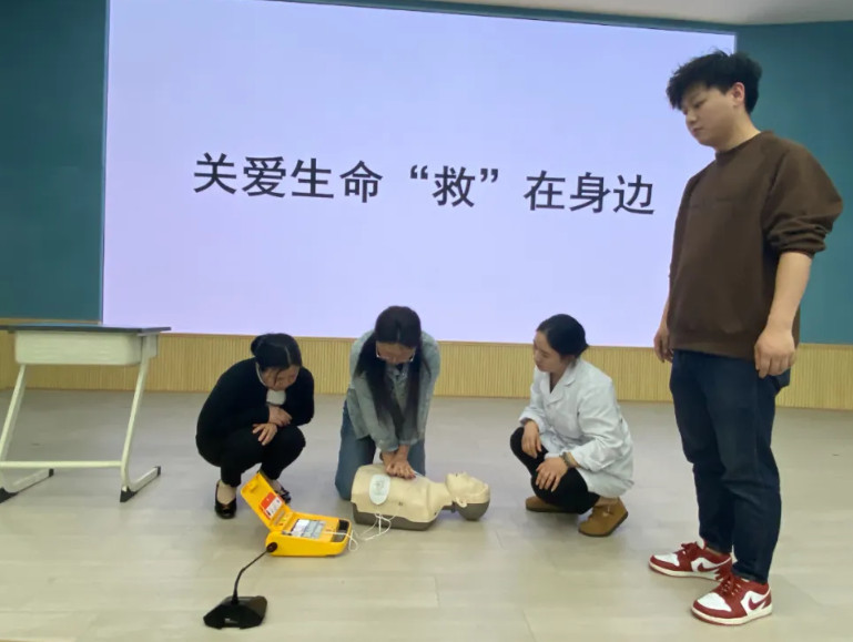  生命至上，AED進(jìn)校園——AED自動(dòng)體外除顫儀急救操作技能培訓(xùn) 