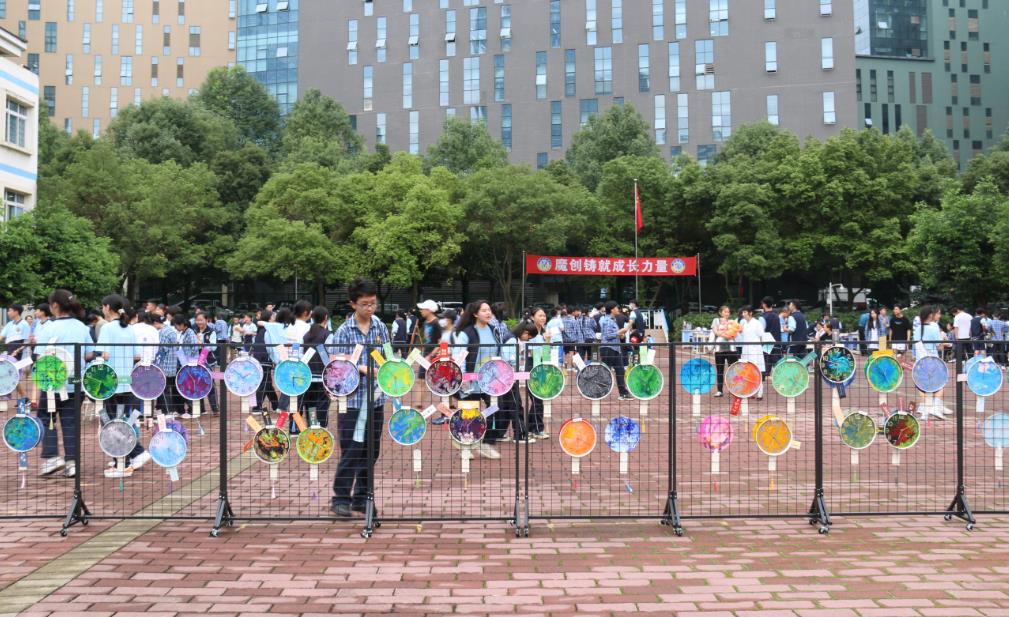 中學(xué)部舉辦慶祝中國共產(chǎn)黨成立100周年——“獻(xiàn)禮百年，愛心義賣”主題活動