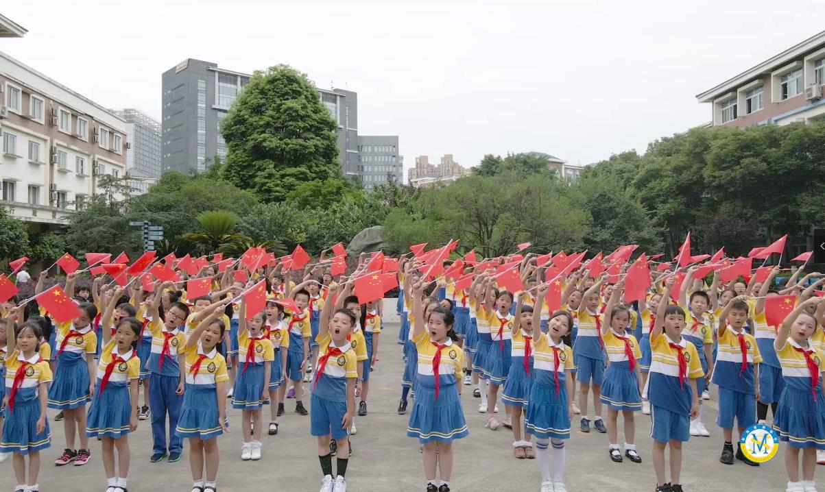 燃！中國(guó)部?小學(xué)學(xué)子們唱響《和融君子頌》